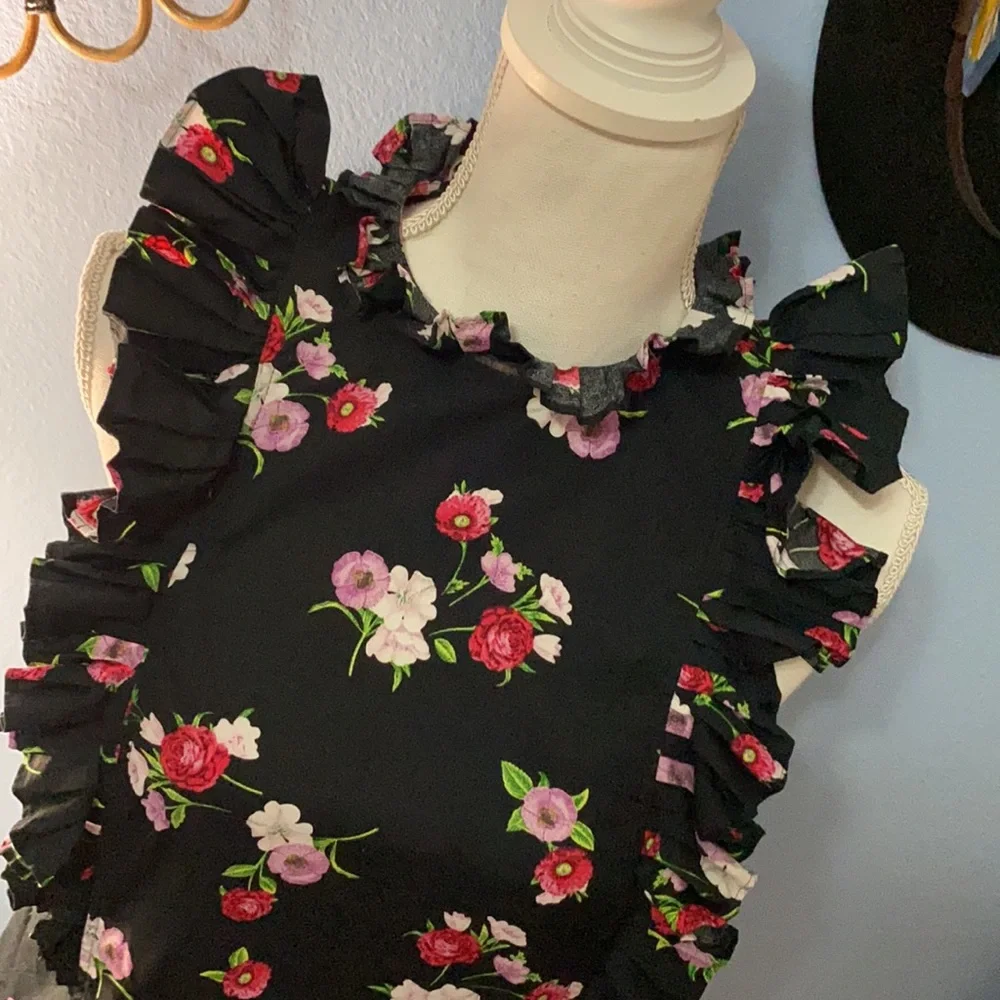 EXPRESS Black Ruffle Sleeveless Top - Floral Size Small - Picture 4 of 9